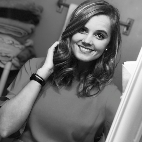 Meet your Posher, Kaitlin - Picture 2 of 5